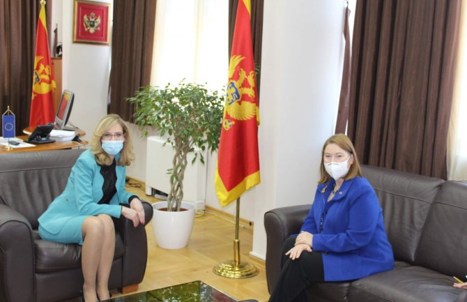 Neophodna depolitizacija školskih i visokoškolskih ustanova, akcenat na potpuno unapređenje obrazovnog sistema