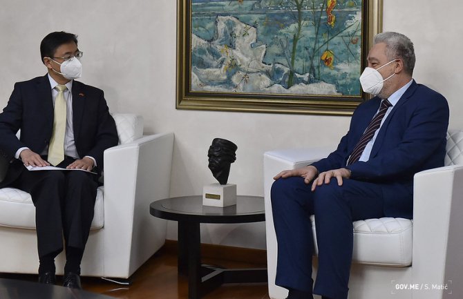 Krivokapić sa ambasadorom Kine: Radovi na autoputu gotovi do sredine naredne godine?