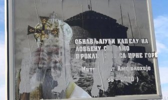 Knežević: Oskrnavljeni bilbodi Patrijarha Irineja i Mitropolita Amfilohija u Zeti, procesuirati Vukovića