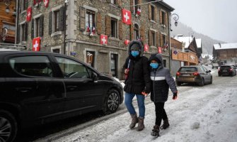 Kupci u Švajcarskoj hrle u supermarkete zbog pretpraznične kupovine, radnje opustošene