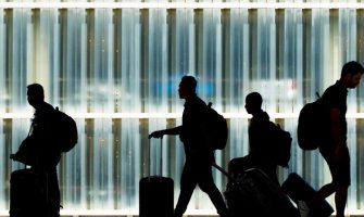 Putnici iz Crne Gore koji su ranije kupili karte prepušteni sami sebi