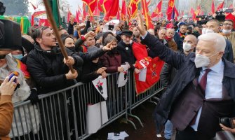 Batrićević: Nećemo se stidjeti pred potomcima, dolje izdajnici