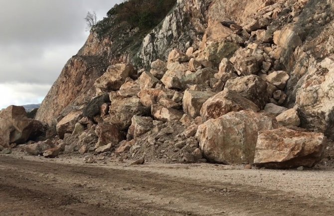 Odron na putu Cetinje – Budva