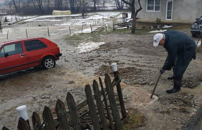 Zbog padavina ugrožena infrastruktura, opštinske službe uspijevaju da kontrolišu situaciju