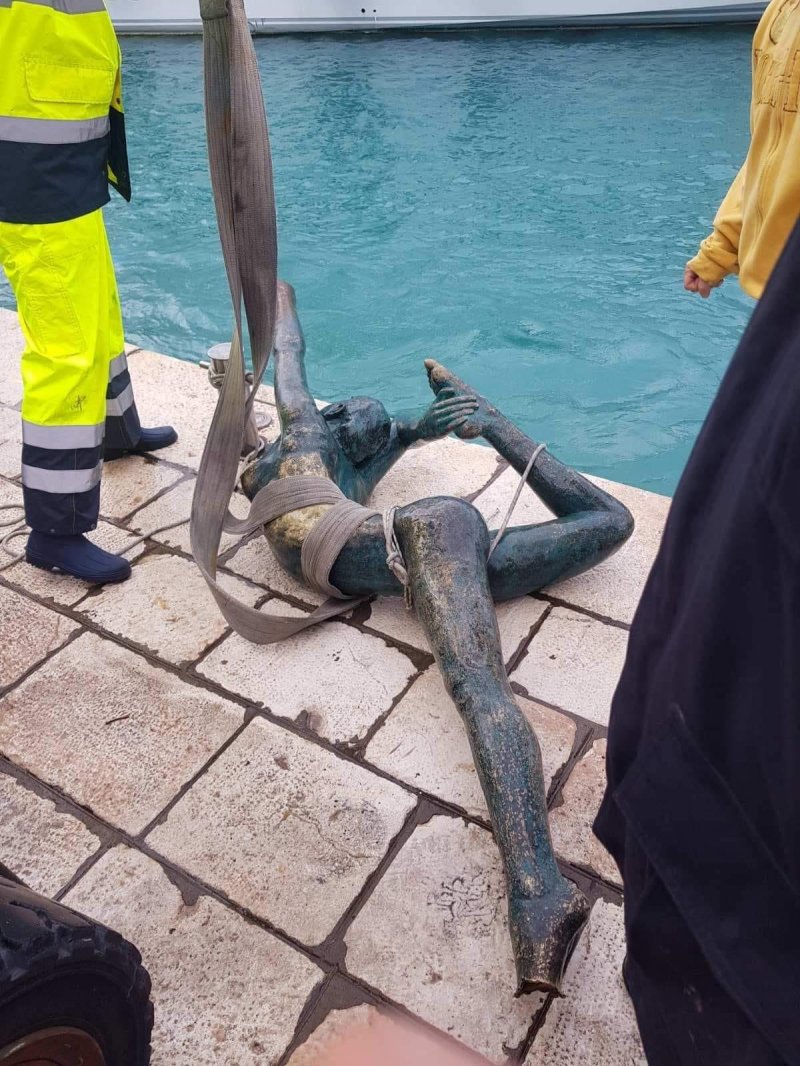 13453240529247808511810342308432302416623357o