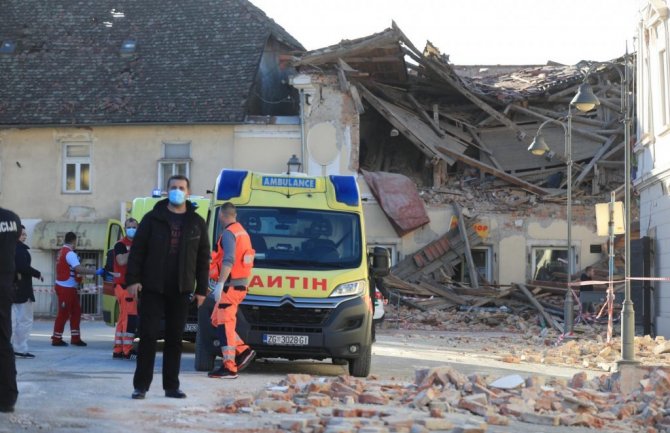 U sisačkoj bolnici rođena prva ovogodišnja beba u Hrvatskoj, porodica iz zemljotresom razorenog Petrinja