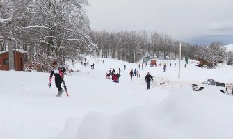 Nikšić: Zimska turistička sezona i zvanično počela na ski centru “Vučje”