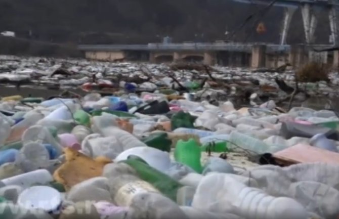 Nabujali Lim zatrpao Priboj velikim količinama smeća