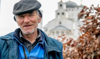 Pripreme za Badnji dan u Podgorici: Rašović svake godine Badnjak donosi iz Morače