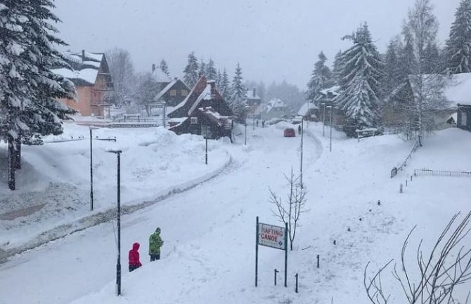 Na Žabljaku jutros skoro metar snijega