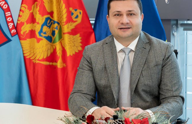 Smolović čestitao Božić: Izazovna godina naučila nas je da je solidarnost vodilja u bolju budućnost