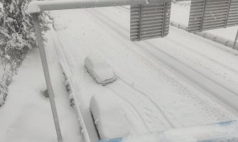 Mećava napravila haos u Španiji, stotine automobila blokirano, zatvoren aerodrom, zemlja paralizovana (FOTO/VIDEO)