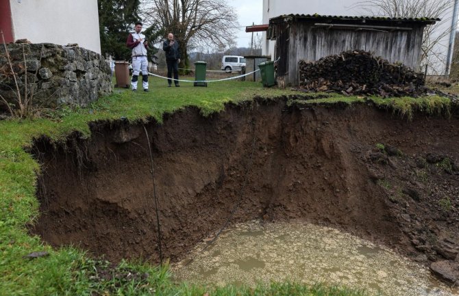 Trideset rupa kod Petrinje, teren će snimati i dronovima