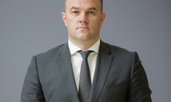 Mitrović Adžiću: Izdao si domovinu, možeš kazati da će pravda zakucati na njegova vrata?