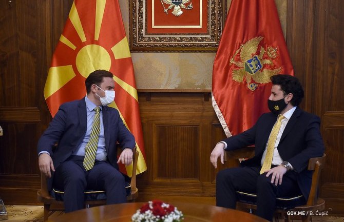 Razmotriti otvaranje avio linije Skoplje - Podgorica 