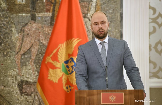 Kaluđerović ide u penziju za sedam dana, Perović se miješao  u politički život  slanjem pisma Abazoviću