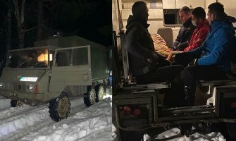 Bjelopoljski spasioci evakuisali povrijeđenu staricu iz snijegom zatrpanog sela