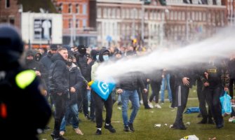 Holandija: Sukobi policije sa demonstrantima u Amsterdamu i Ajndhovenu