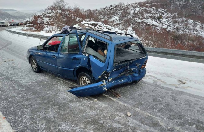 Udes na Obzovici: Sudarila se tri vozila, nema povrijeđenih(FOTO)