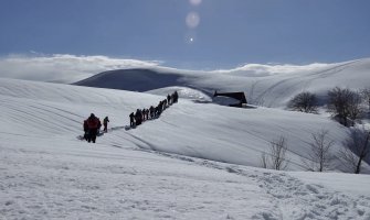 Krpljama kroz Bjelasicu: Poseban užitak i novo iskustvo(FOTO)(VIDEO)