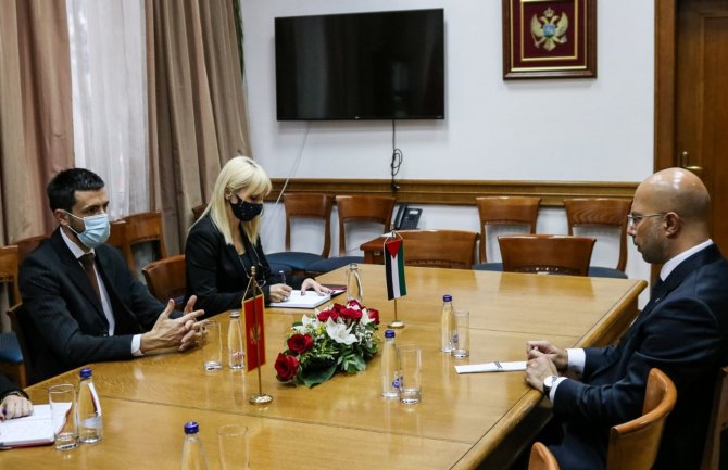 Mirna predaja vlasti očuvala do sad stvorena demokratska dostignuća