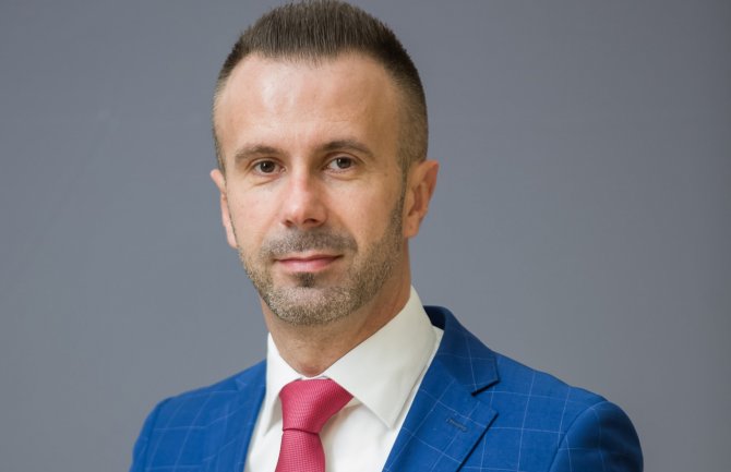 Bogdanović: Demokrate ne trguju zakonima, Katnić odmah i bezuslovno da ode