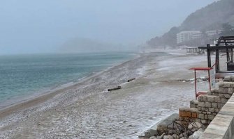 Snijeg pao na primorju, ledeni vikend na sjeveru 