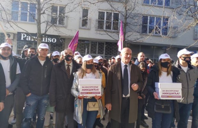 Davidović: Vučić hoće da milicajci budu patrijarsi, srpski narod to neće dozvoliti