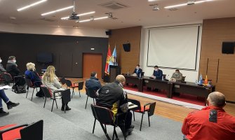 Tivat: Naloženo zatvaranje dječjih igrališta i teretana na otvorenom