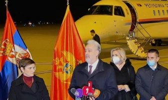 Stigle prve vakcine u CG, Brnabić predala donaciju Krivokapiću