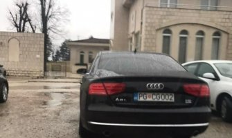 DPS Nikšić: Bečić se nedavno opušteno vozikao službenom luksuznom crnom limuzinom po Nikšiću