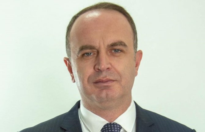 Đeljošaj protiv zatvaranja kafića u Tuzima: Nećemo dozvoliti da se niko sveti našim privrednicima