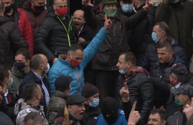 Ministarstvo prosvjete podnosi krivičnu prijavu protiv Čirgića i ostalih učesnika današnjeg skupa