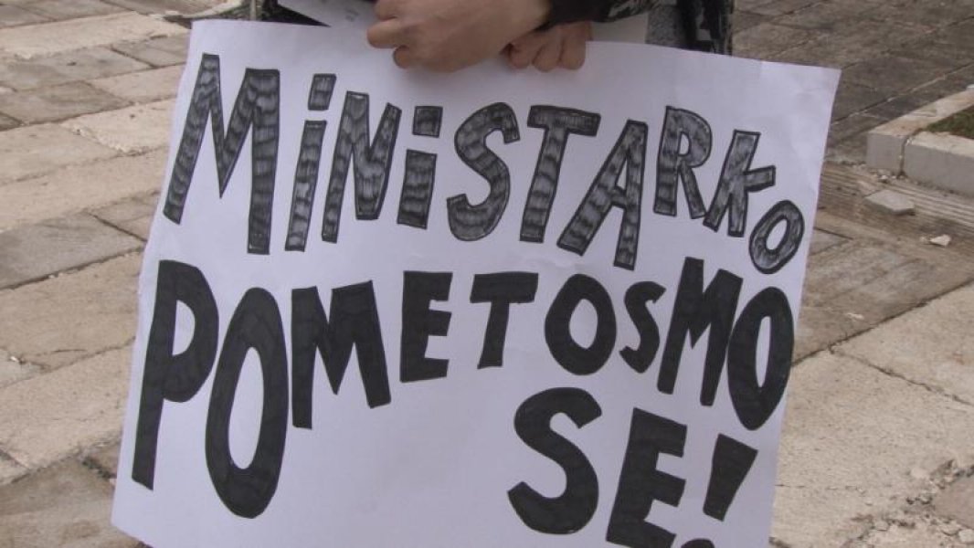 Cetinjeprotestitransparent