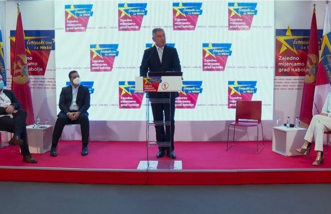 Đukanović: Svjedoci smo povampirene politike devedesetih, Crna Gora u središtu 