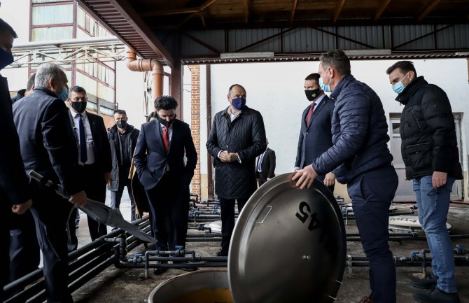 Abazović i Bitići posjetili vinariju Tikveš