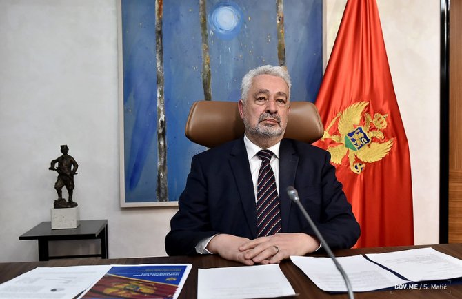 Krivokapić: Nisam spoznao vjernika koji neće da poljubi krst koji stoji na nečijem kovčegu