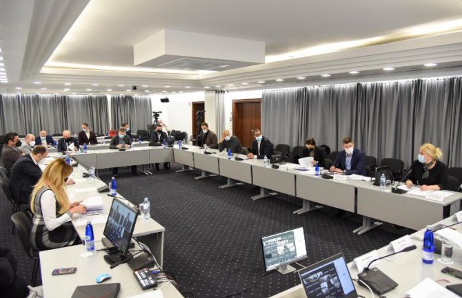 Neophodno uvesti lockdown na tri sedmice kako bi imali ljetnju sezonu