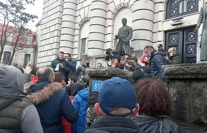 Uplaćena januarska rata Fakultetu za crnogorski jezik; 14.000 eura donacija