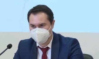 Direktor bjelopoljske bolnice Kenan Erović donirao tri plate za njeno renoviranje