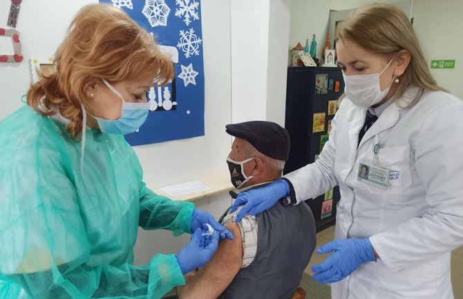 Počela vakcinacija građana u Bijelom Polju, revakcina za tri nedelje
