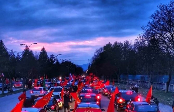 Auto kolone širom države: Crna Gora mora ostati građanska i multietnička država