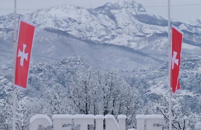 Zastave na pola koplja i u Prijestonici Cetinje
