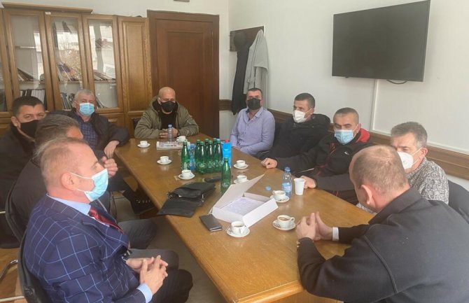 Knežević razgovarao sa policajcima kojima je na parlamentarnim izborima bilo onemogućeno da glasa