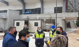 Direktor Uprave javnih radova u Kotoru: Intenzivirati radove na bazenu, pokrenuti pitanje sportske sale