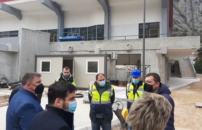 Direktor Uprave javnih radova u Kotoru: Intenzivirati radove na bazenu, pokrenuti pitanje sportske sale