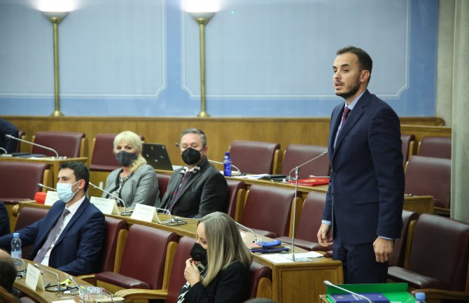 Konatar pita Krivokapića: Da li ćete podržati referendum o eksploataciji nafte i gasa?   