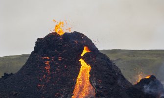 Pokušao da isprži jaja na lavi vulkana na Islandu, istopio se tiganj