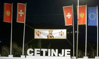 Policija i zaštitna ograda na Cetinju zbog Premijerskog sata;