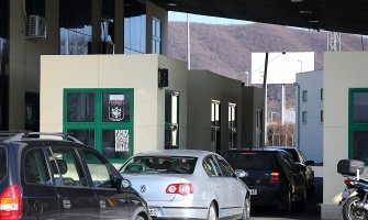 Pokušali da pređu granicu a određena im izolacija